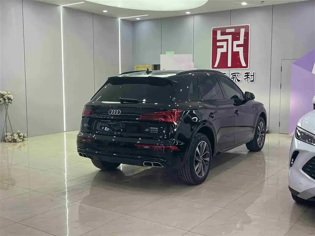 Audi Q5L — фото 2