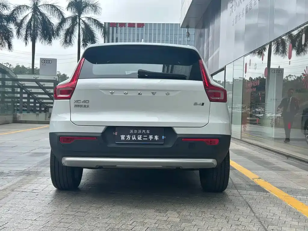 Volvo XC40 — фото 4