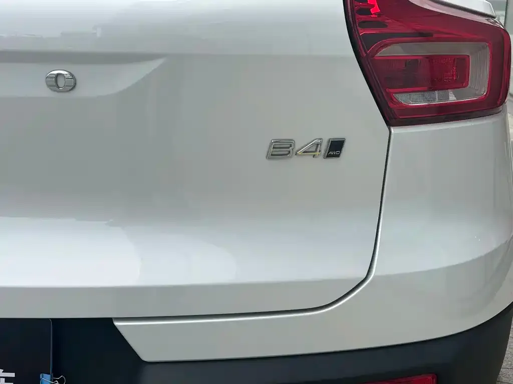Volvo XC40 — фото 2