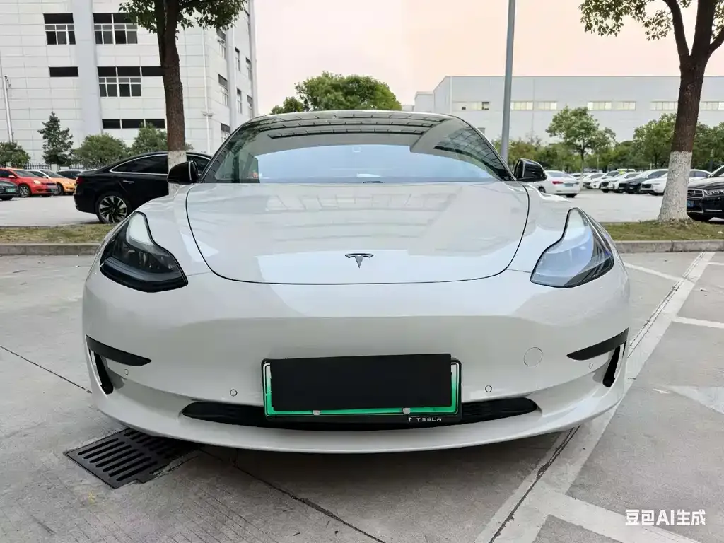 Tesla Model 3 — фото 5