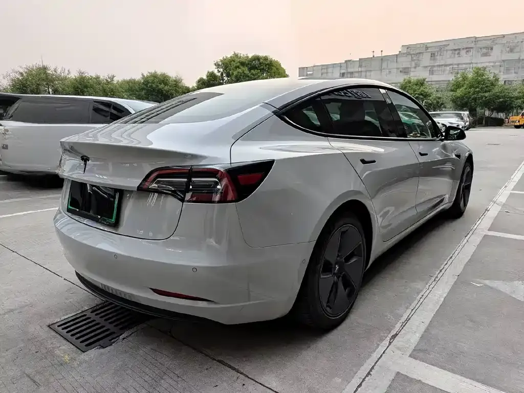 Tesla Model 3 — фото 3