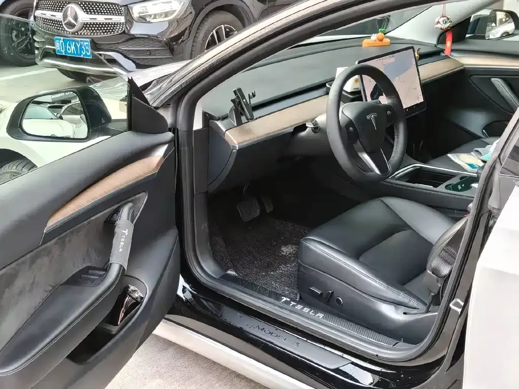 Tesla Model 3 — фото 2