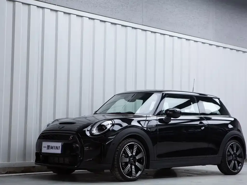MINI Cooper (3-door) 2024 из CN, фото 1