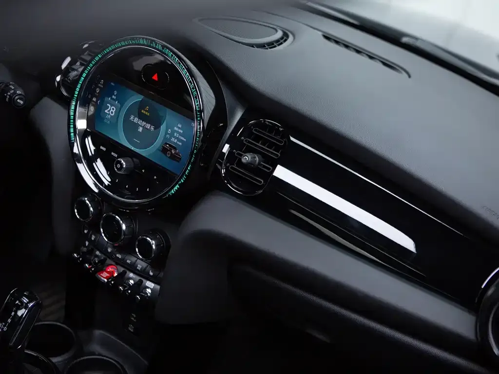 MINI Cooper (3-door) 2024 из CN, фото 9