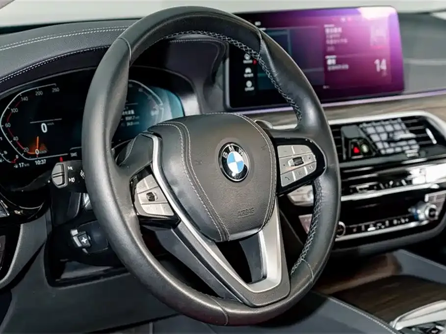 BMW 5 Series — фото 10
