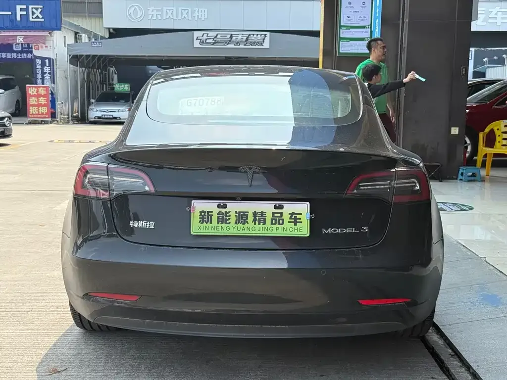 Tesla Model 3 — фото 10
