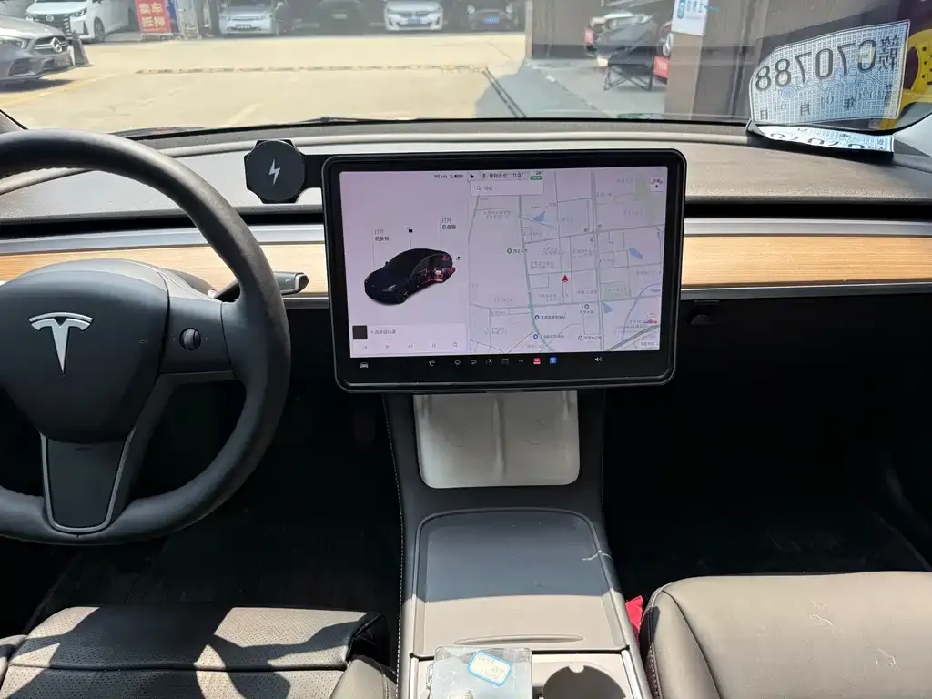 Tesla Model 3 — фото 2