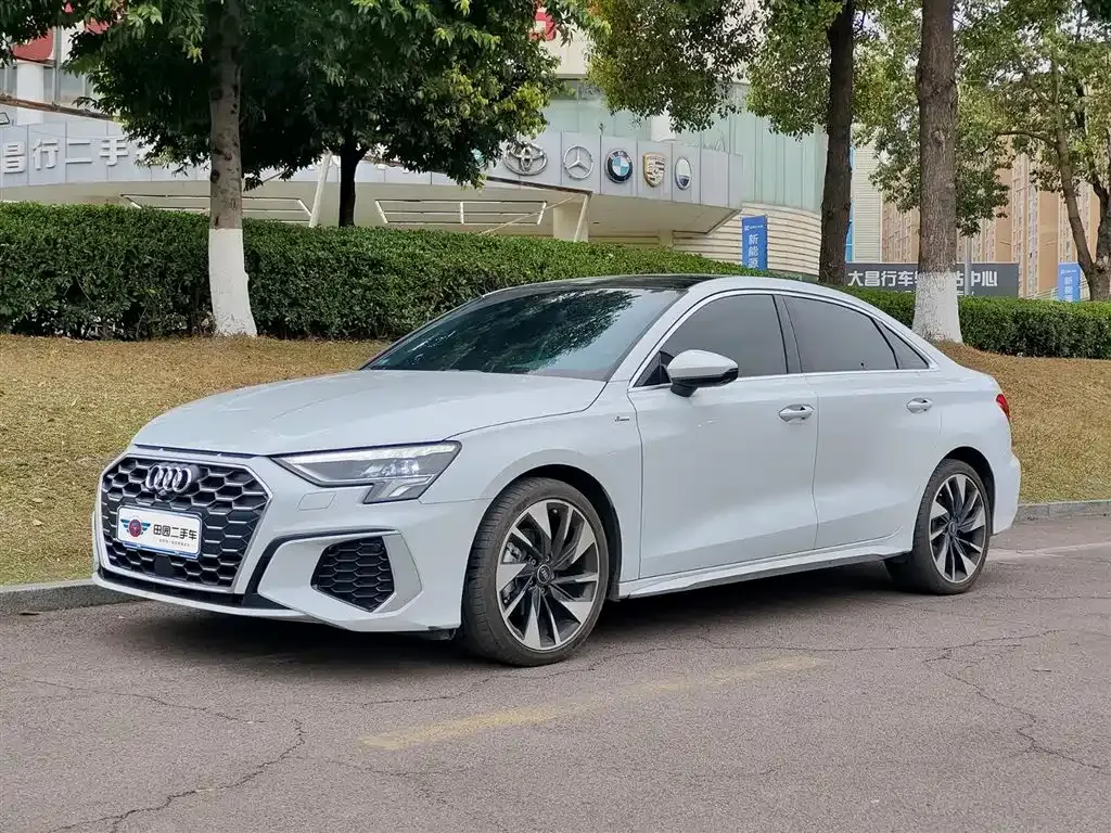 Audi A3 — фото 1