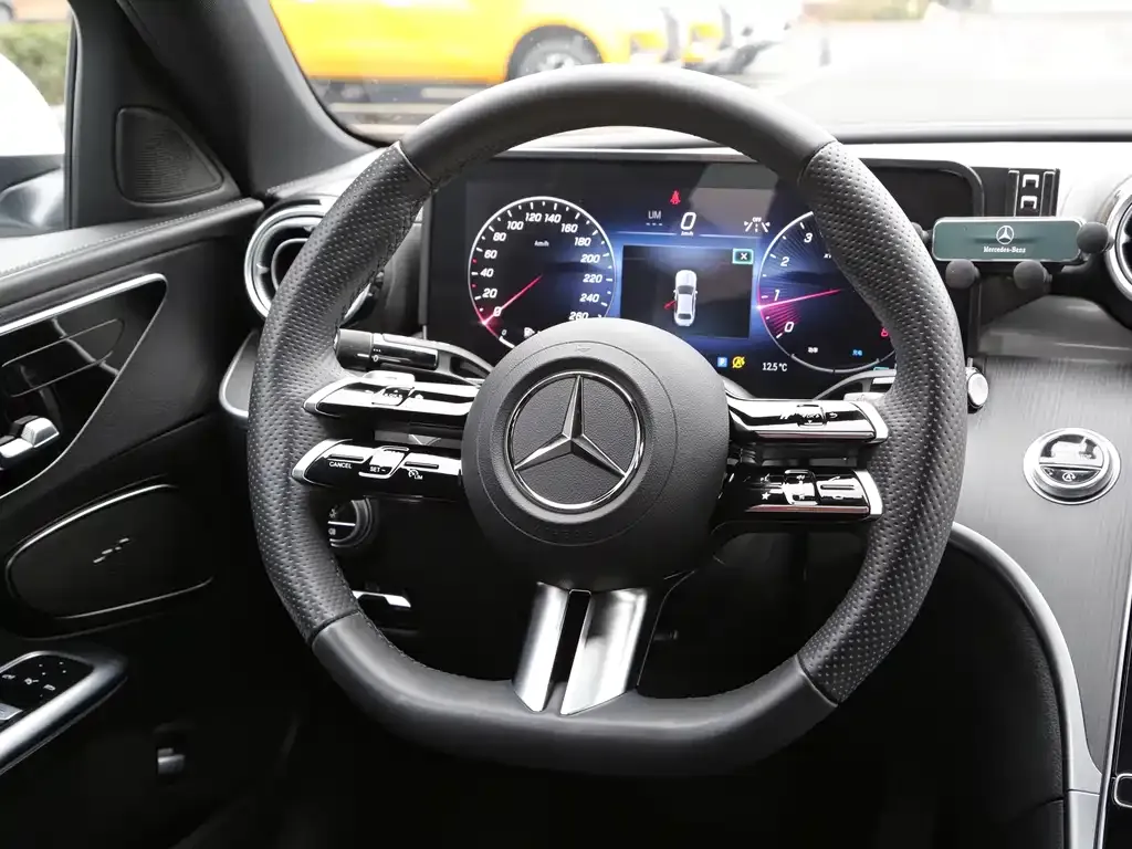 Mercedes-Benz C-Class — фото 10