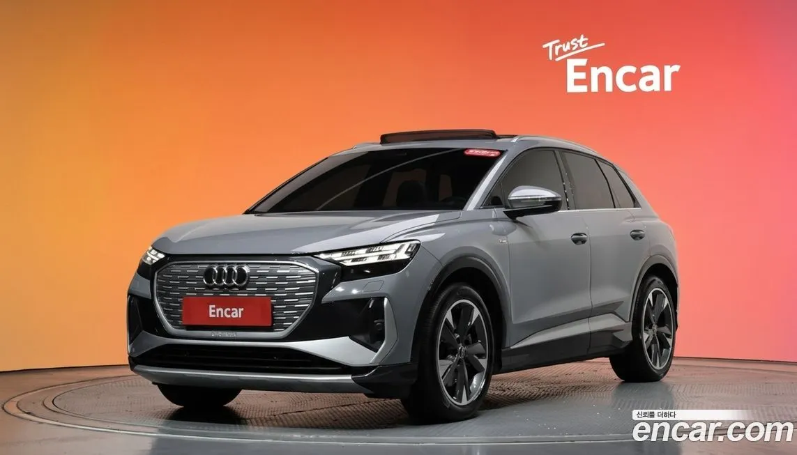 Audi Q4 e-tron — фото 1