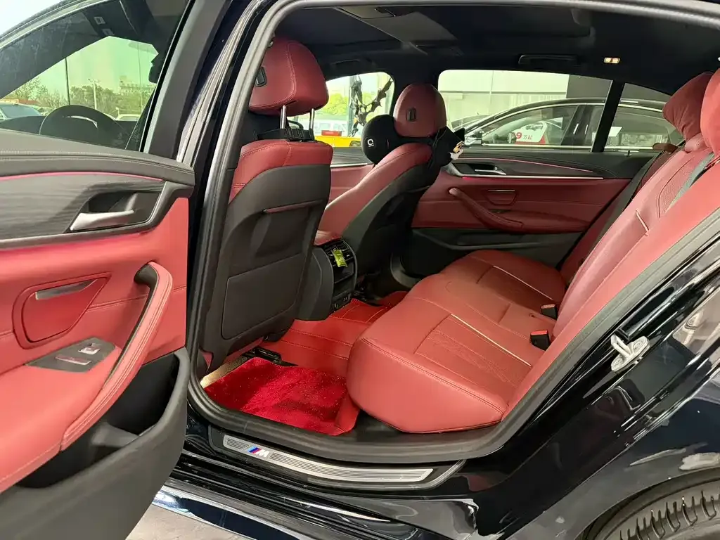 BMW 5 Series 2023 из CN, фото 7