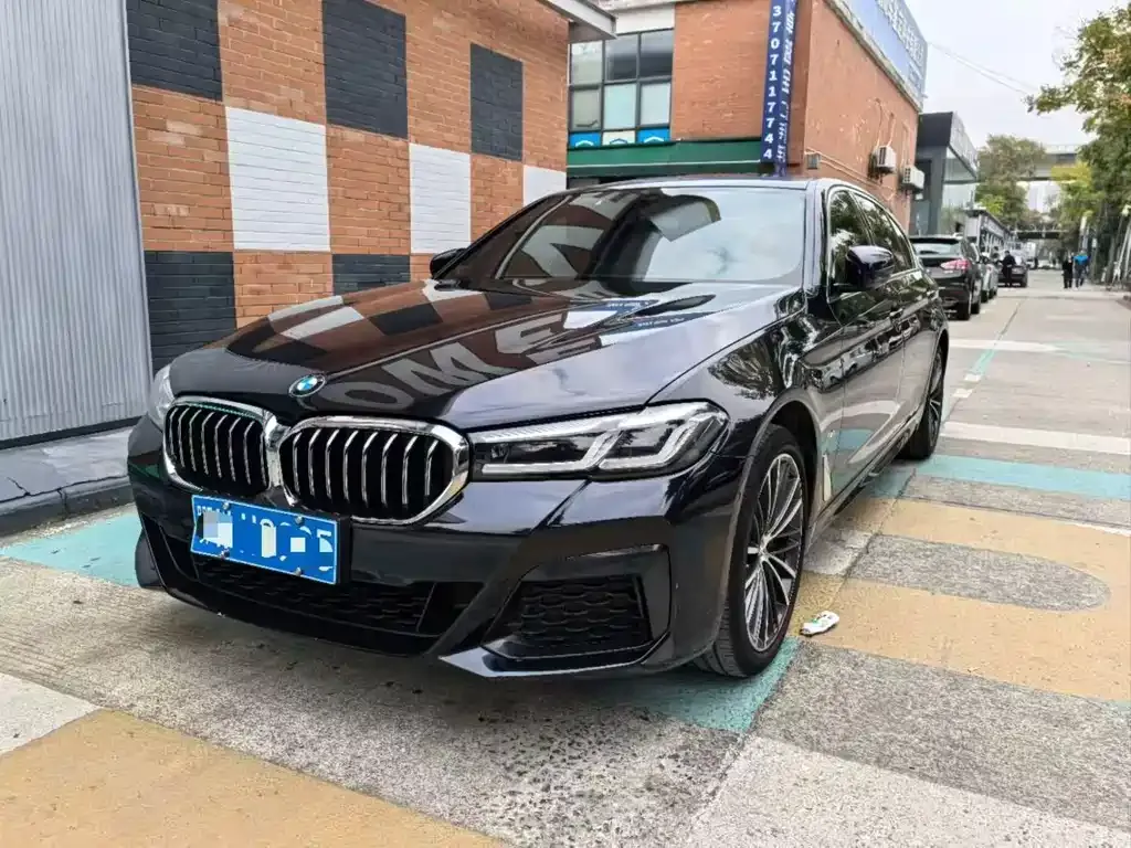 BMW 5 Series — фото 1