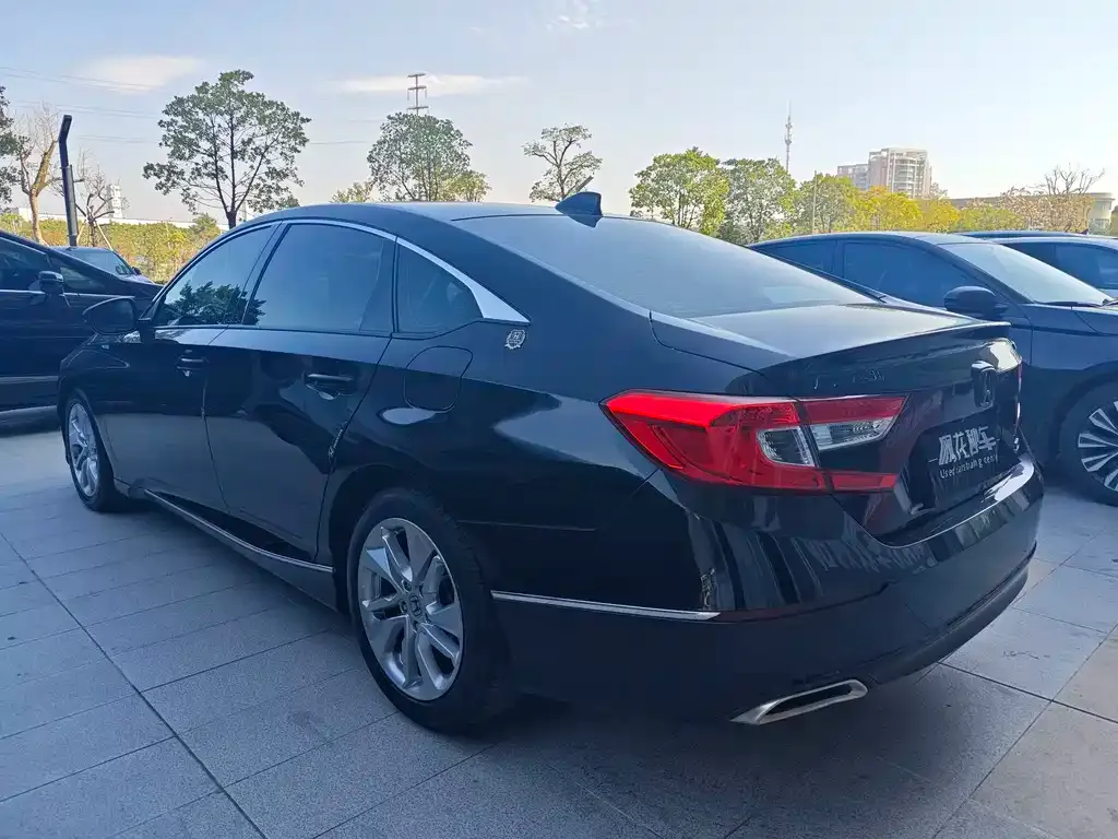 Honda Accord — фото 8