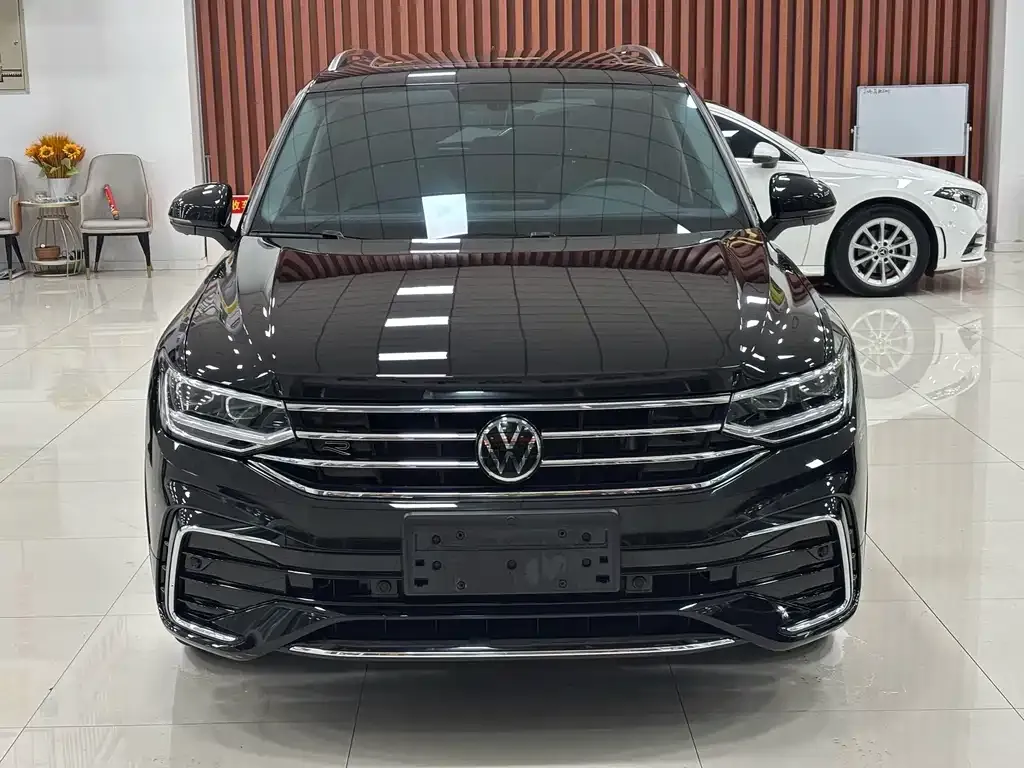 Volkswagen Tiguan L — фото 7