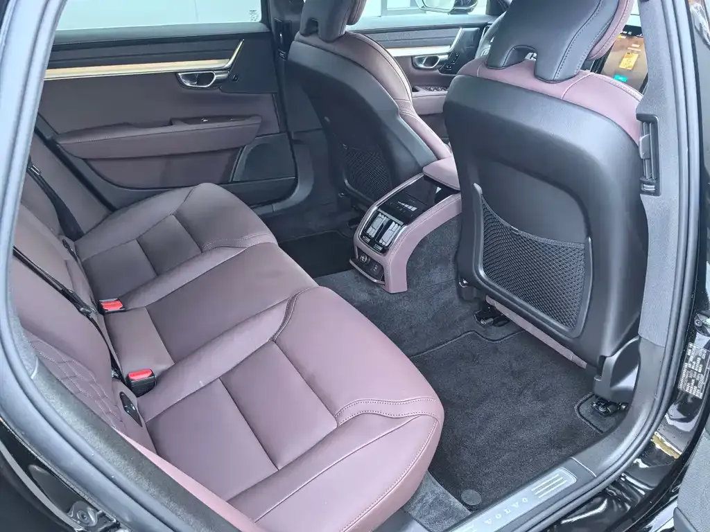 Volvo S90 2025 из CN, фото 3
