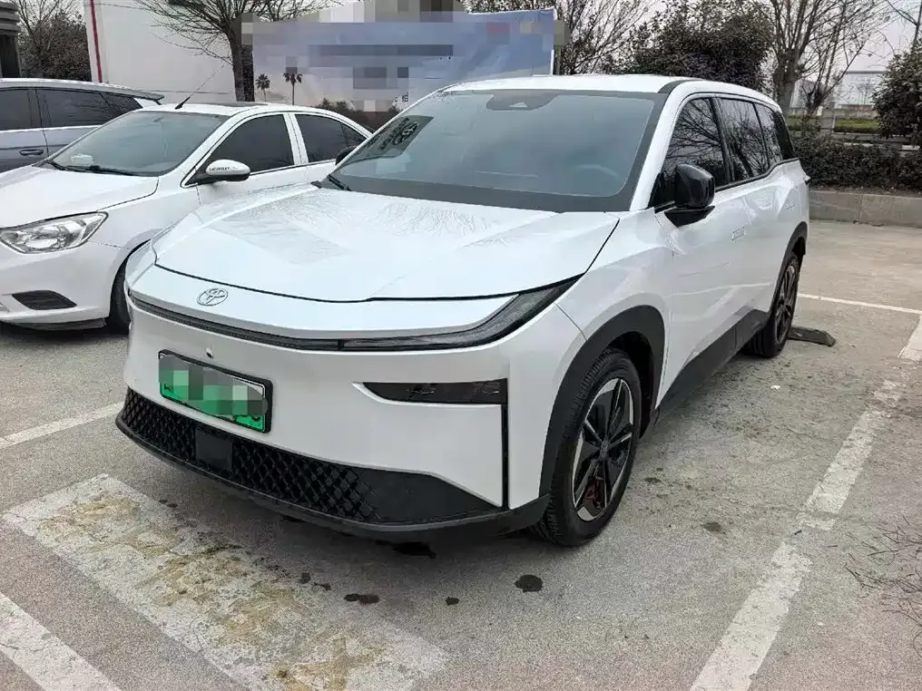 Toyota Platinum 3X 2025 из CN, фото 1