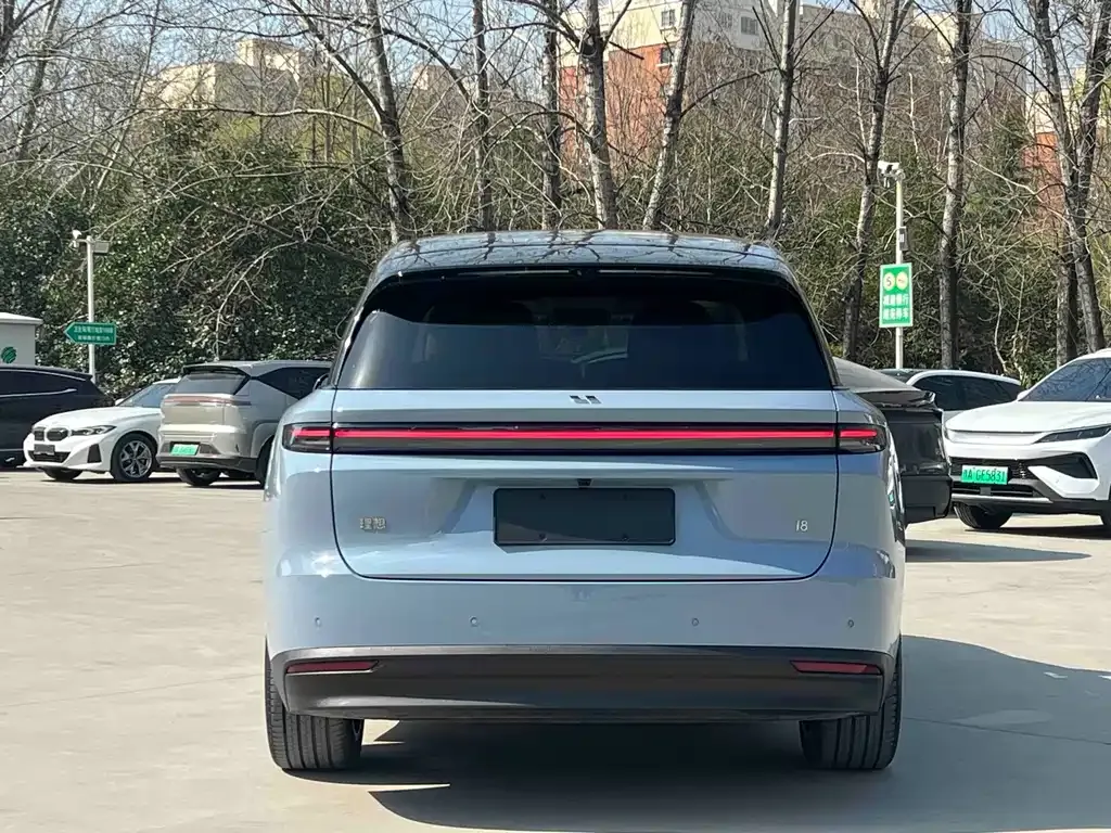 Li Auto i8 — фото 9
