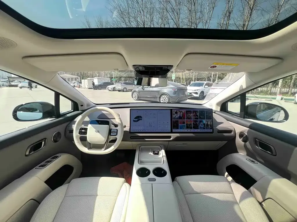 Li Auto i8 — фото 7