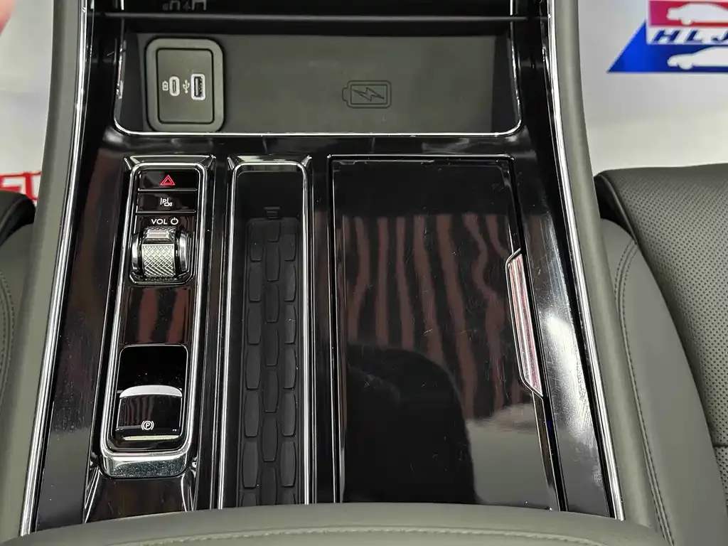 Lincoln Aviator 2024 из CN, фото 3