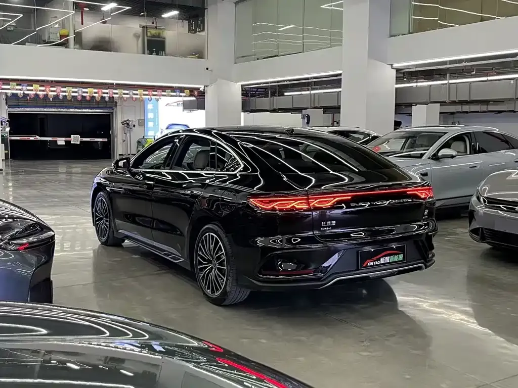 BYD Han — фото 10