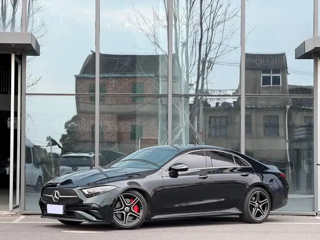 Mercedes-Benz CLS — фото 1