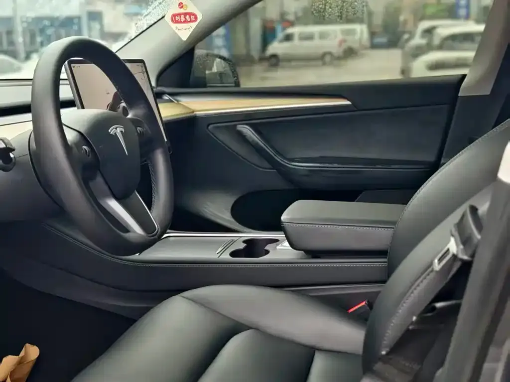 Tesla Model Y — фото 3