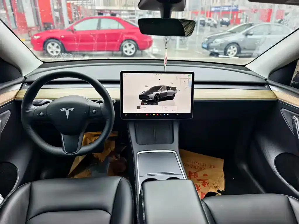 Tesla Model Y — фото 5