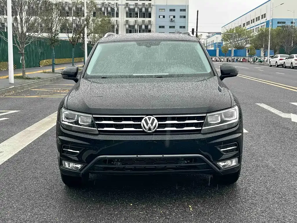 Volkswagen Tiguan L — фото 5