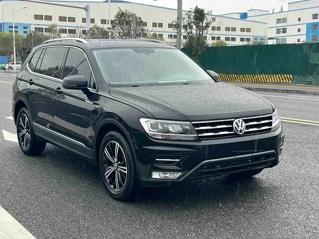 Volkswagen Tiguan L — фото 8