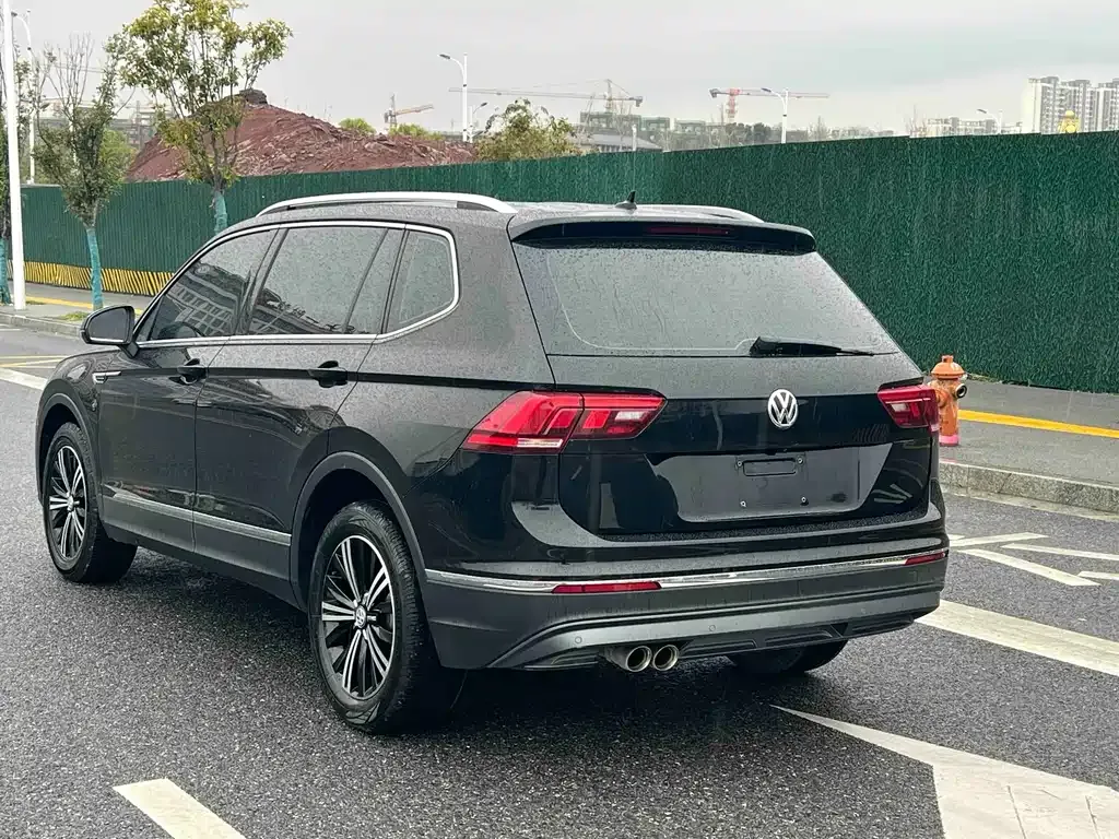 Volkswagen Tiguan L — фото 9