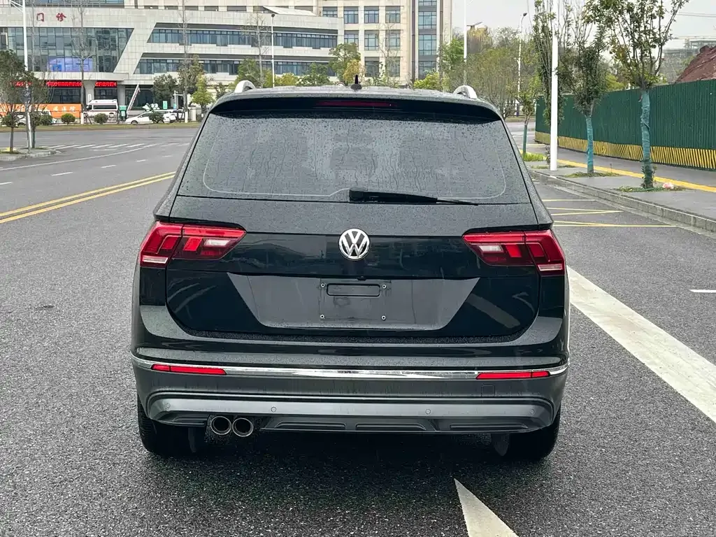 Volkswagen Tiguan L — фото 7