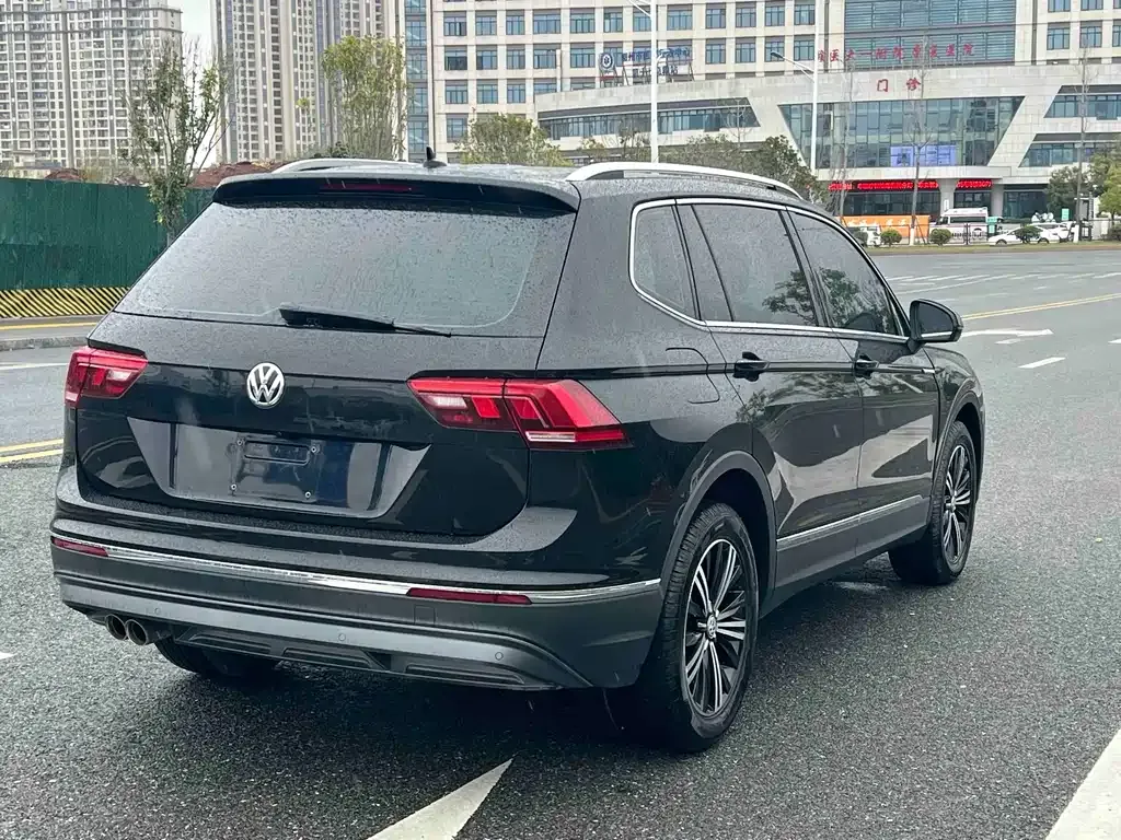 Volkswagen Tiguan L — фото 6