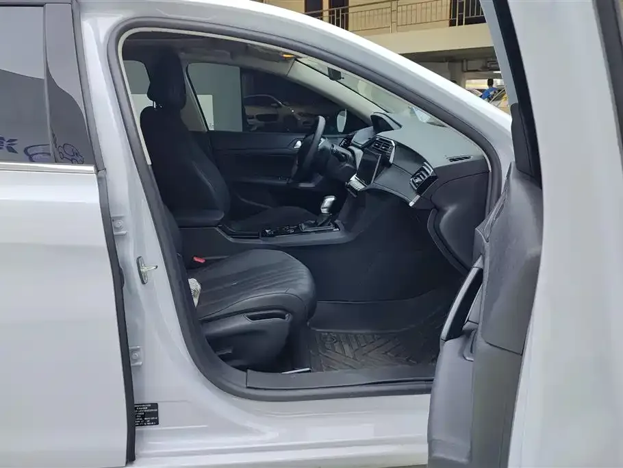 Peugeot 408 2025 из CN, фото 4