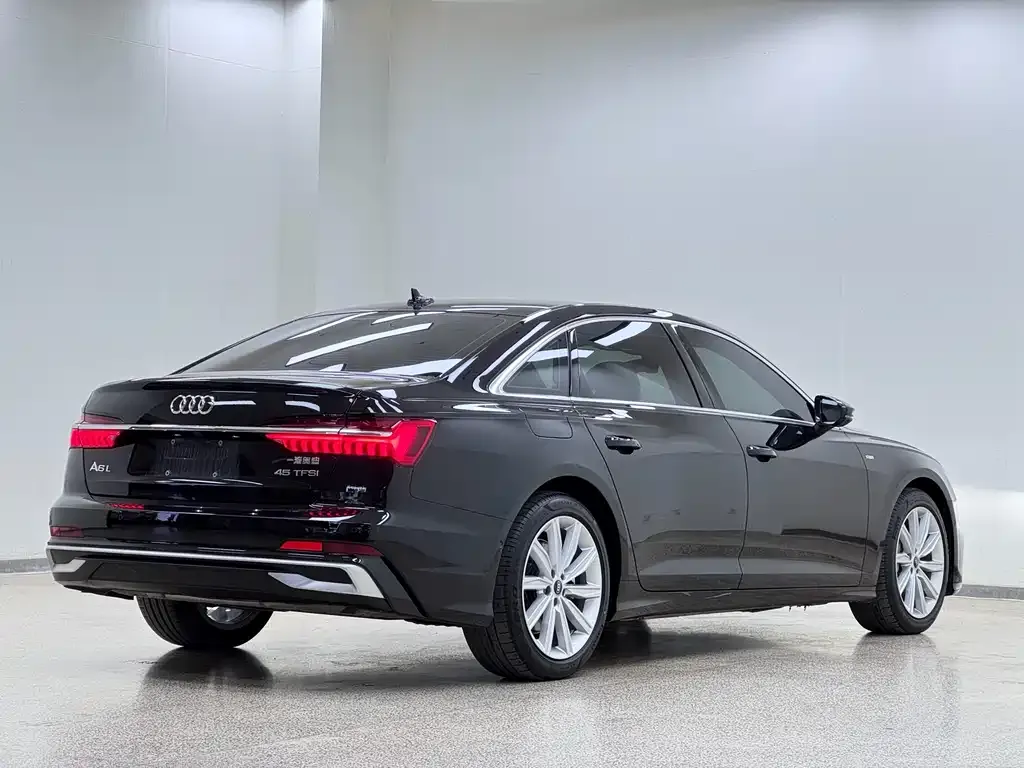 Audi A6L — фото 8