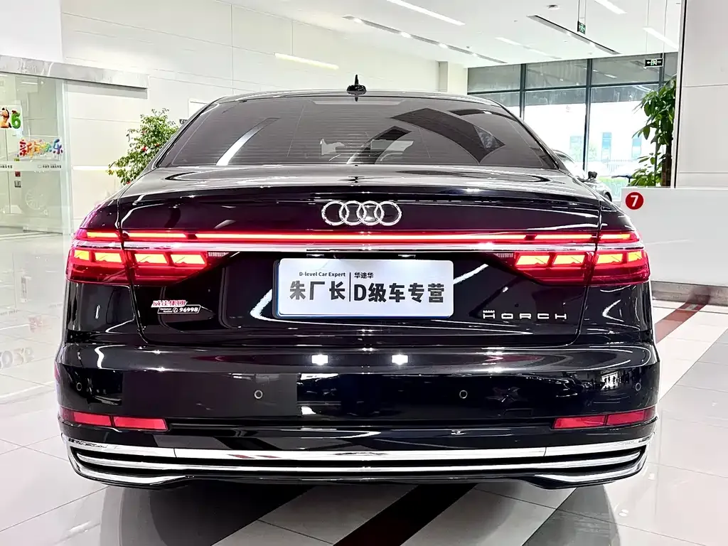 Audi A8 — фото 7
