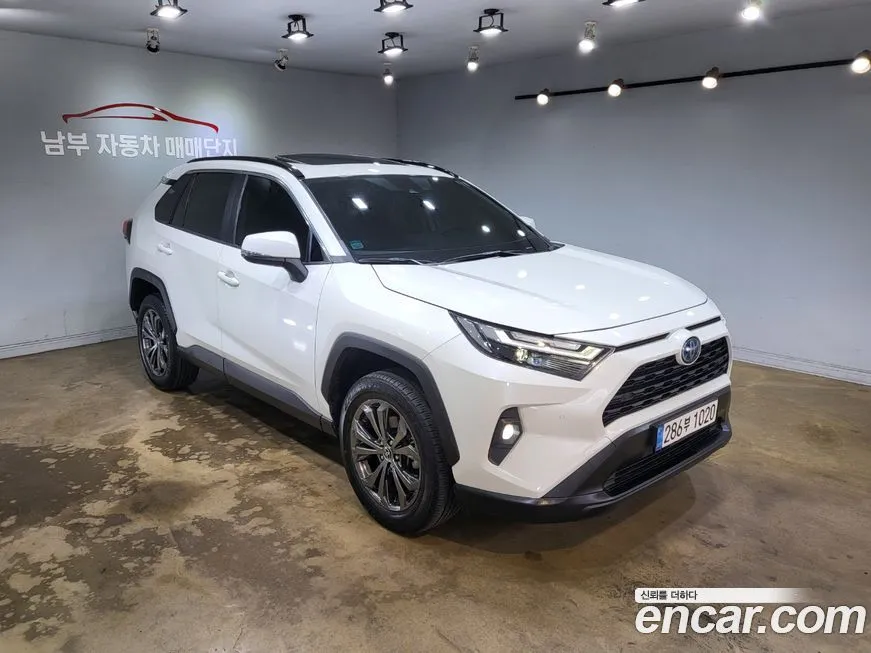 Toyota RAV4 — фото 1