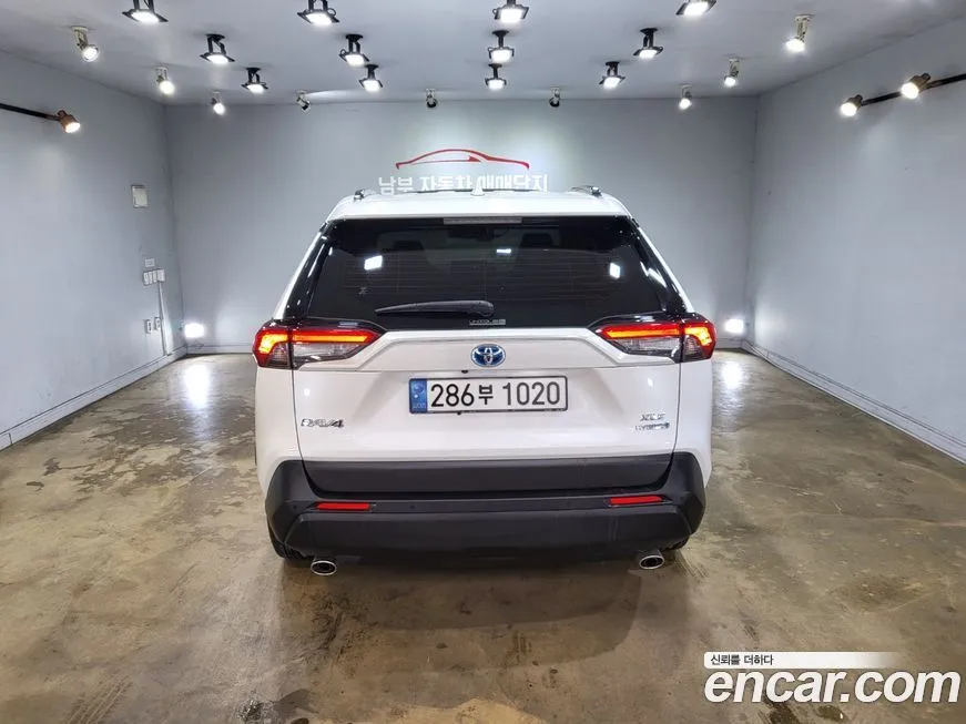 Toyota RAV4 — фото 3