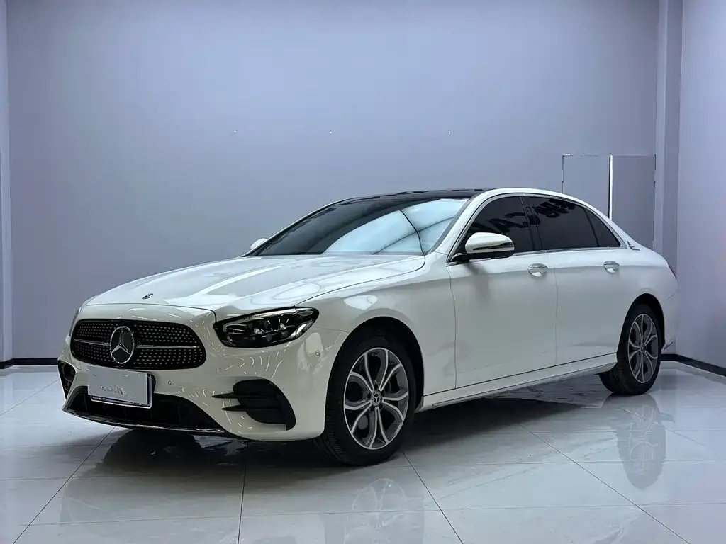 Mercedes-Benz E-Class — фото 1