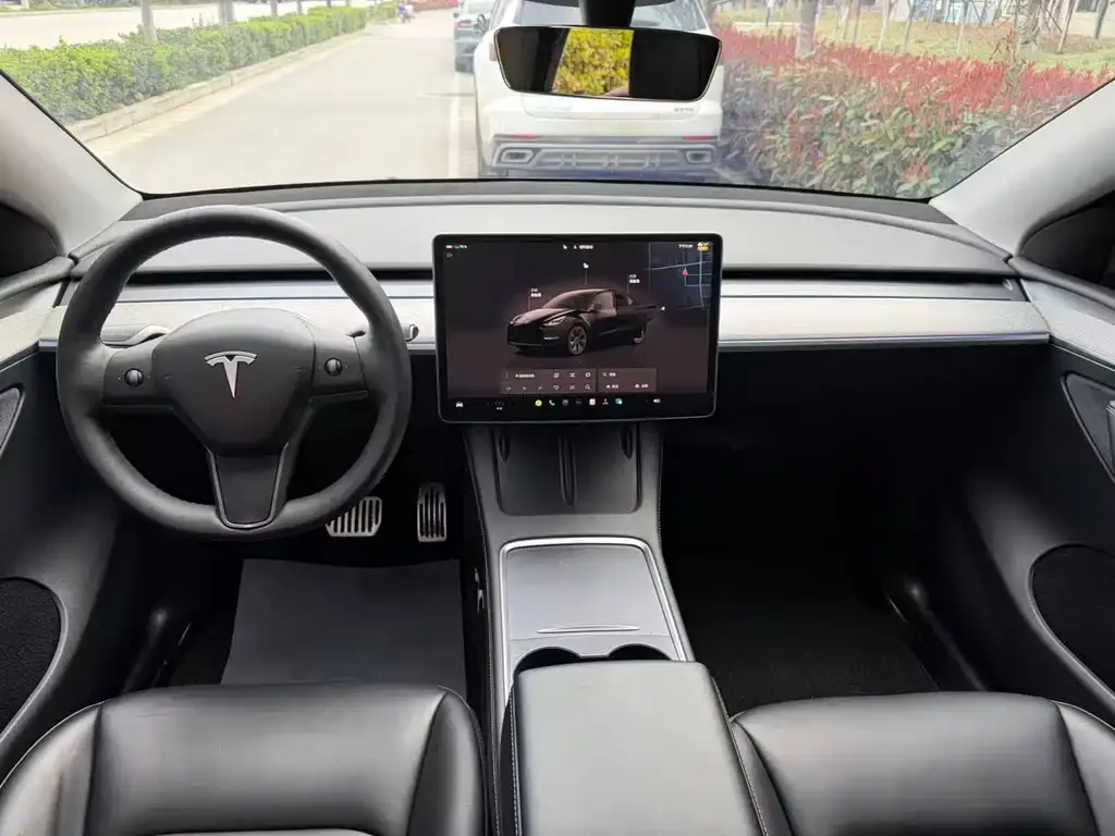 Tesla Model Y — фото 2