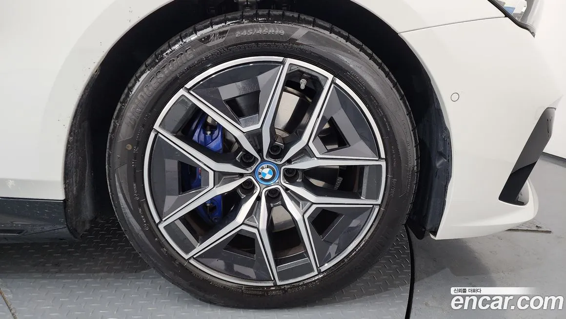BMW i5 — фото 5
