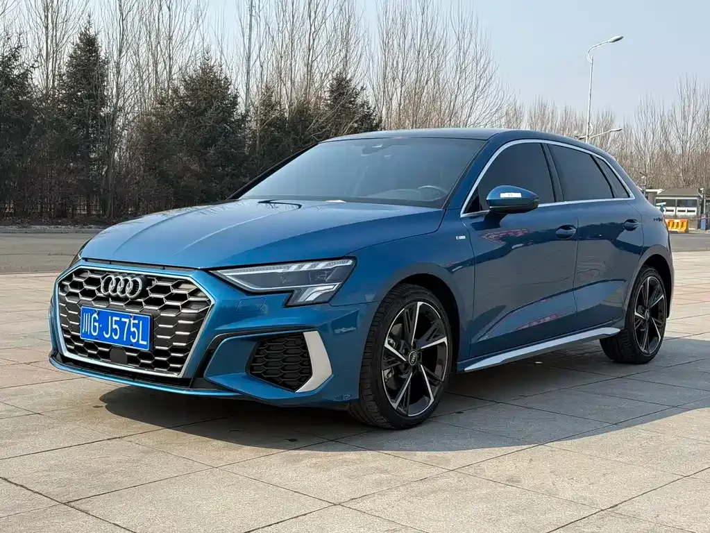 Audi A3 2023 из CN, фото 1