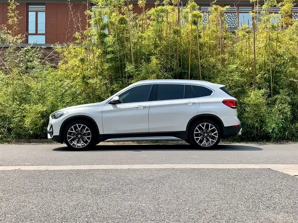 BMW X1 — фото 9