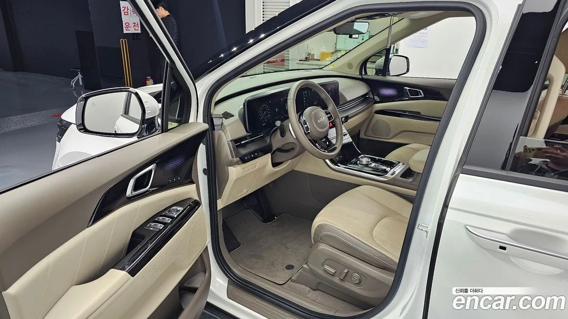 Kia Carnival — фото 10