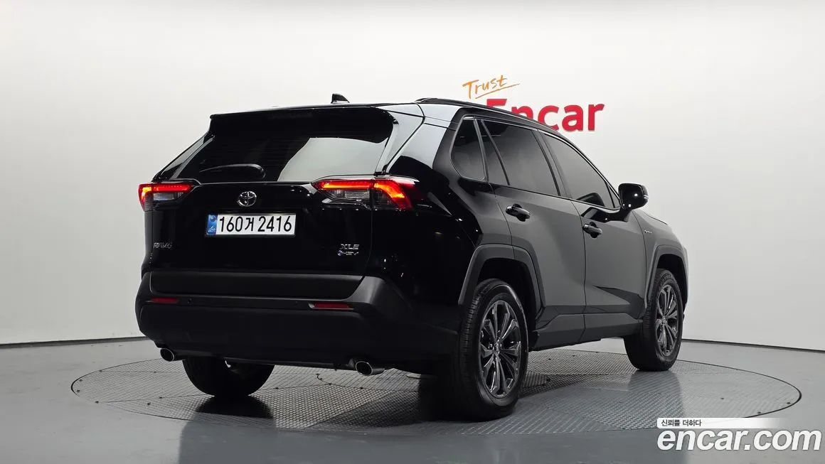 Toyota RAV4 — фото 6