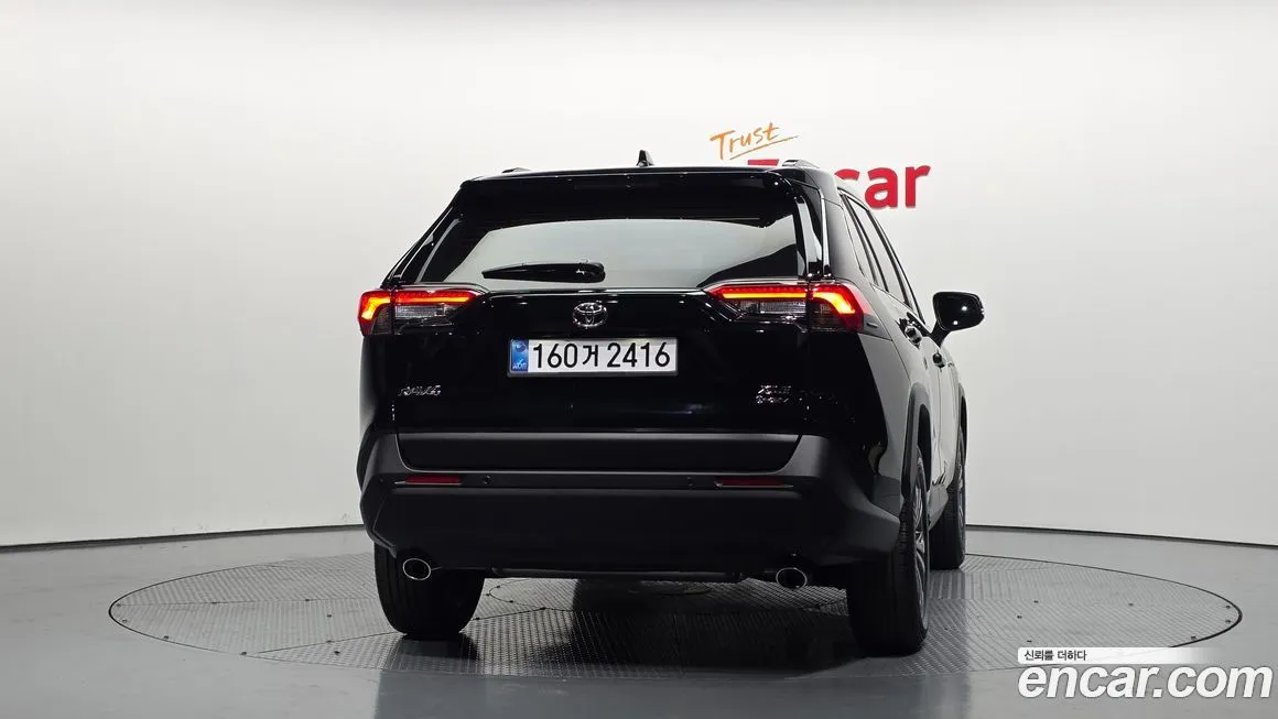Toyota RAV4 — фото 2