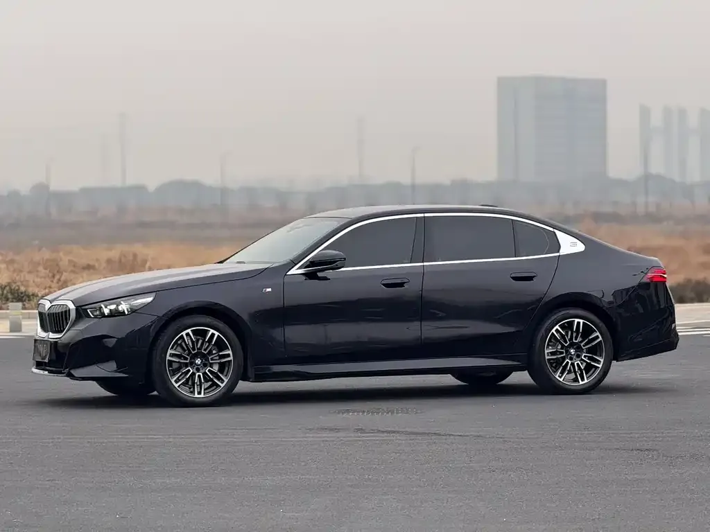 BMW 5 Series 2025 из CN, фото 1