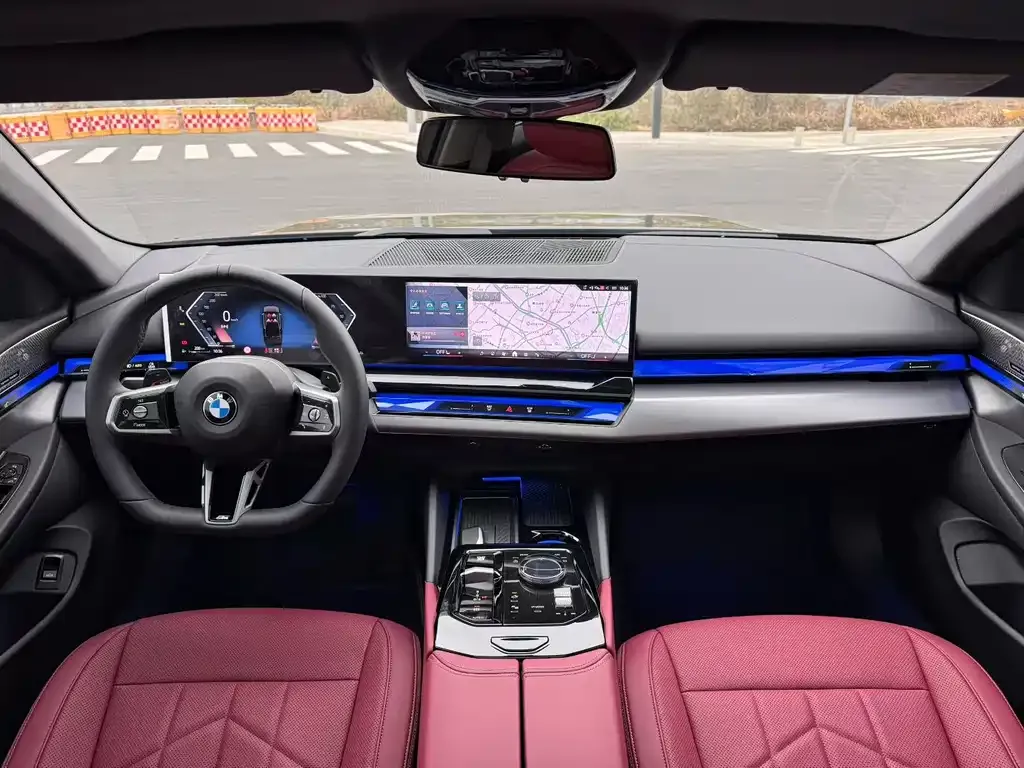 BMW 5 Series 2025 из CN, фото 2