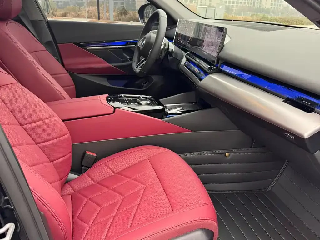 BMW 5 Series 2025 из CN, фото 3