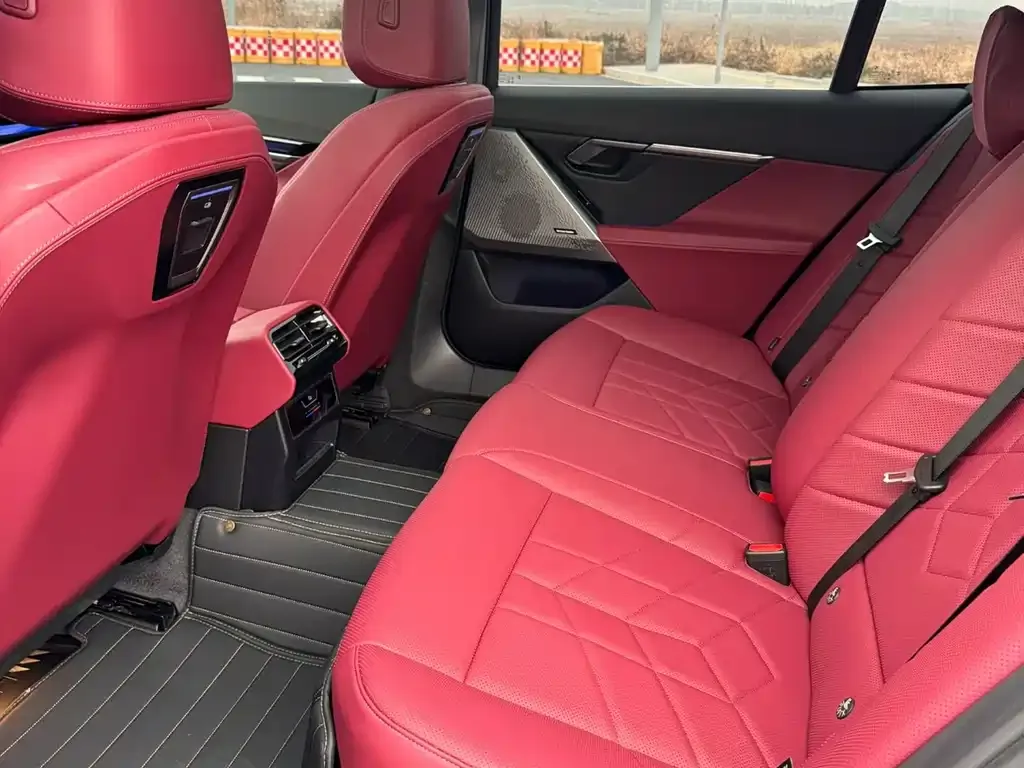 BMW 5 Series 2025 из CN, фото 7