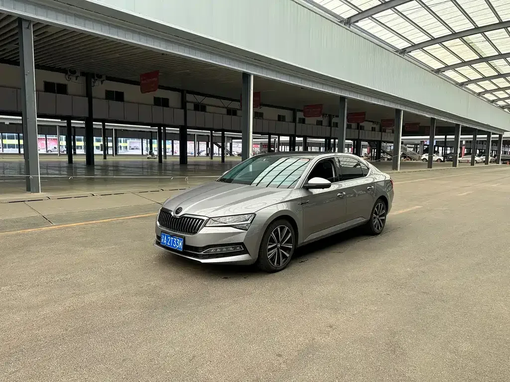 Skoda Superb — фото 1